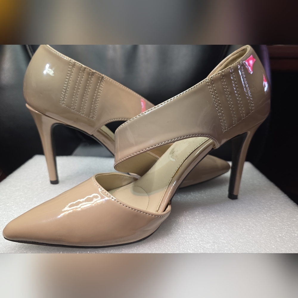 Jones New York Women's Nude Patent Heels - Picture 4 of 7